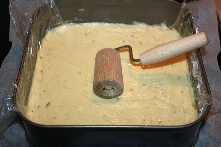 Пирожные с курагой и ореховым слоем: шаг 6