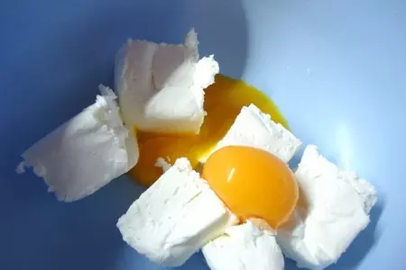 Песочный пирог с творожным кремом, орехами и фруктами. "давно не виделись!!!"))): шаг 3