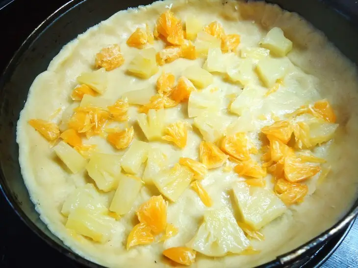 Песочный пирог с творожным кремом, орехами и фруктами. "давно не виделись!!!"))): шаг 5