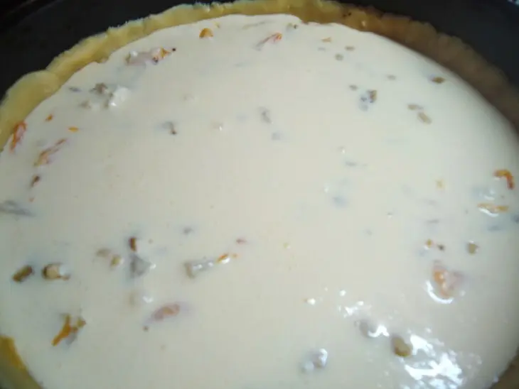 Песочный пирог с творожным кремом, орехами и фруктами. "давно не виделись!!!"))): шаг 7