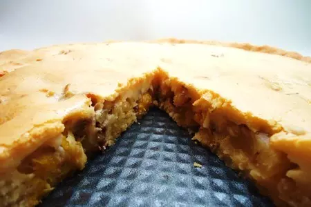 Песочный пирог с творожным кремом, орехами и фруктами. "давно не виделись!!!"))): шаг 9