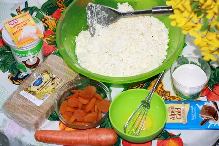 Морковные сырники  с курагой: шаг 1