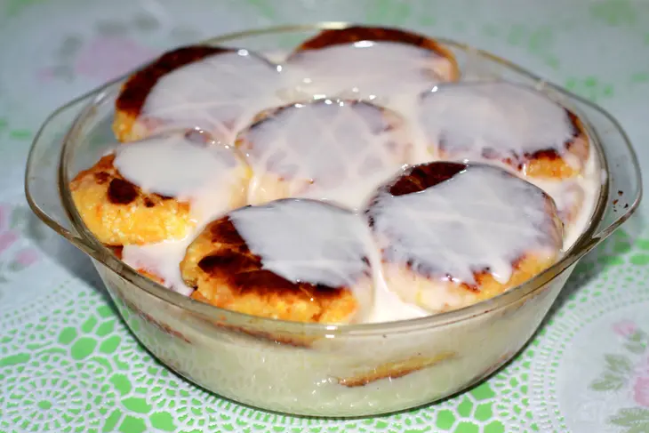 Морковные сырники  с курагой: шаг 6