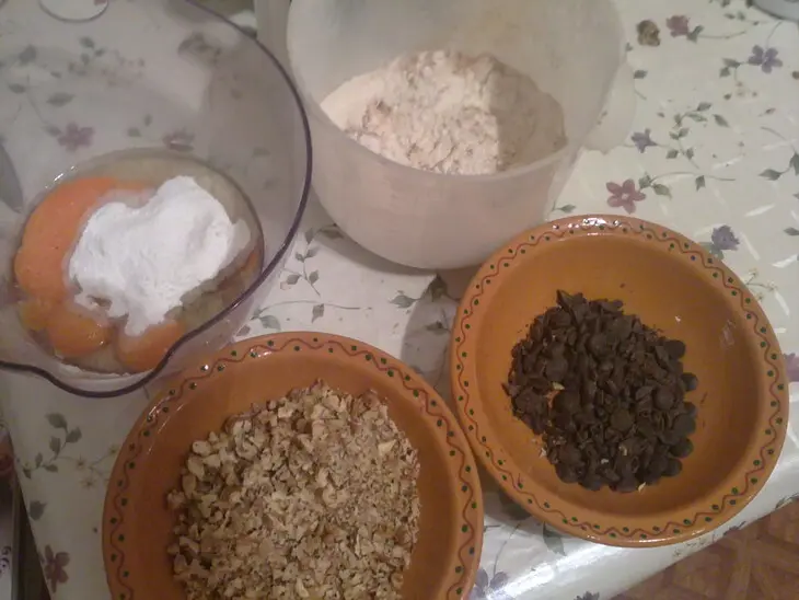 Бискотти с шоколадом и грецким орехом: шаг 1