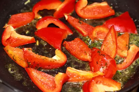 Духовая курочка с болгарским перцем и сельдереем: шаг 5