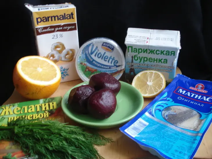 Свекольный чизкейк  с сельдью или "валентинки" для романтического ужина: шаг 1