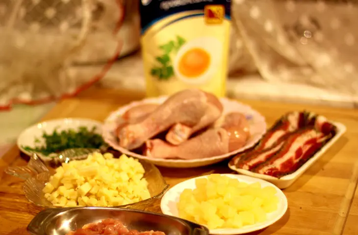 Куриные голени фаршированные, с беконом: шаг 1