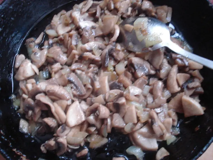 Гречневый суп с картофельными клёцками и шампиньонами: шаг 3