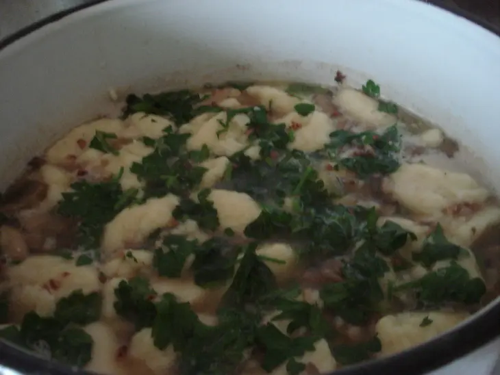 Гречневый суп с картофельными клёцками и шампиньонами: шаг 7