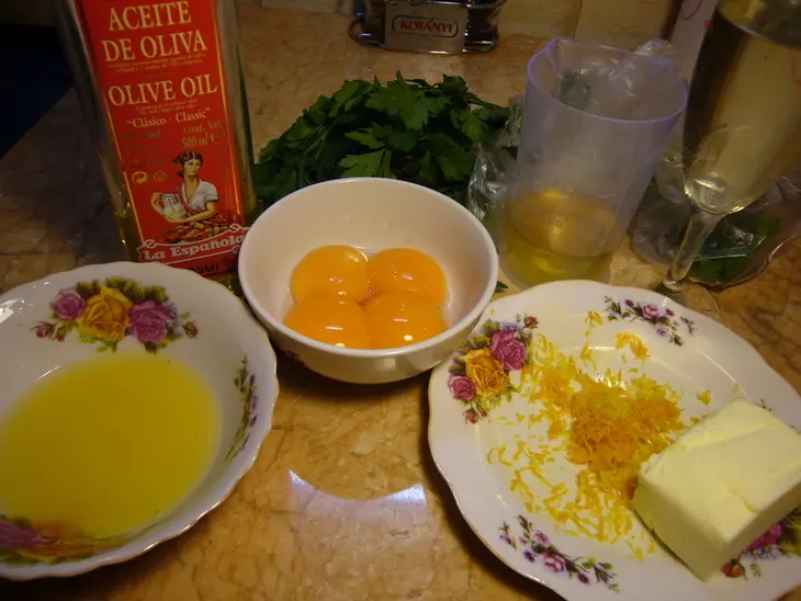 Паста с заварным апельсиново - лимонным соусом и форелью.: шаг 1