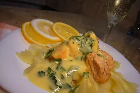 Паста с заварным апельсиново - лимонным соусом и форелью.: шаг 3