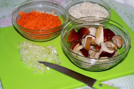 Грибной супчик с рисом и яйцом.: шаг 1