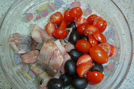 Сельдь маринованная с помидорами и маслинами: шаг 4