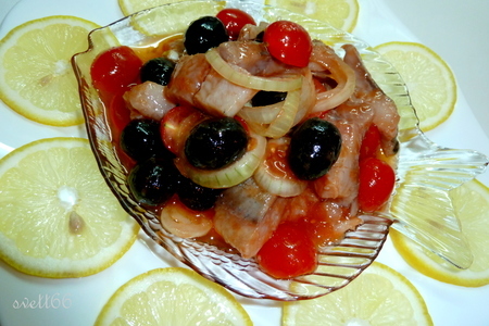 Сельдь маринованная с помидорами и маслинами: шаг 6