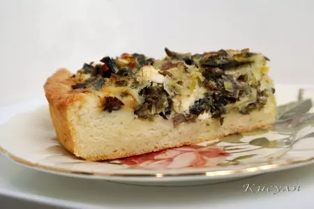 Открытый пирог с пореем,грибами и брынзой: шаг 7