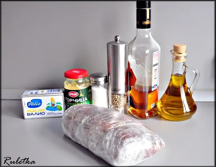 Ростбиф под горчичной корочкой с зелёным маслом и хлебными пудингами с горгонзолой.: шаг 6