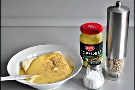 Ростбиф под горчичной корочкой с зелёным маслом и хлебными пудингами с горгонзолой.: шаг 9