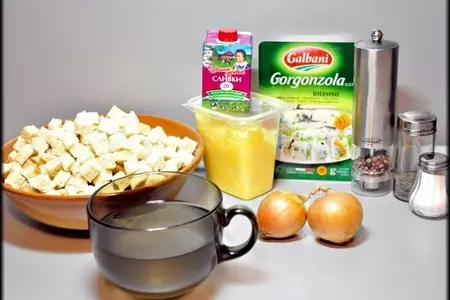 Ростбиф под горчичной корочкой с зелёным маслом и хлебными пудингами с горгонзолой.: шаг 16