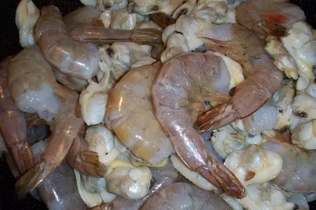 Fettuccelle   с  креветками и устрицами в сырном соусе.: шаг 1
