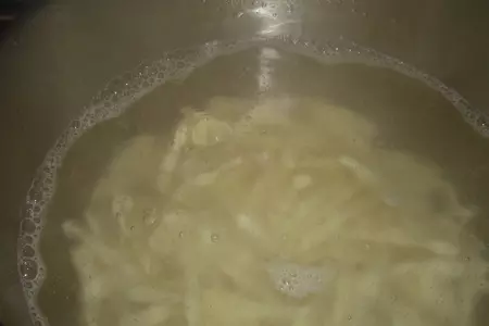 Паста джигли c зелёным горошком и соусом карбонара: шаг 3