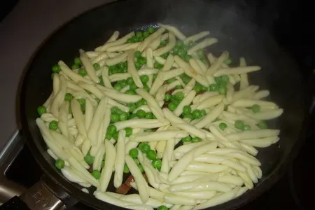 Паста джигли c зелёным горошком и соусом карбонара: шаг 8