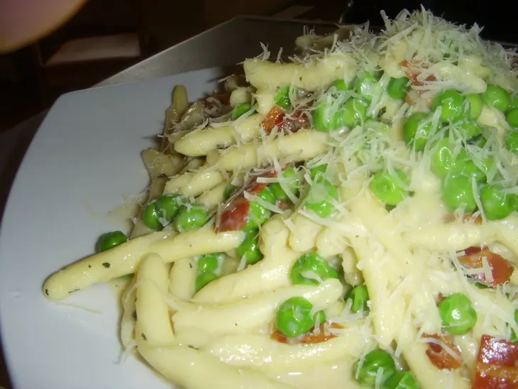 Паста джигли c зелёным горошком и соусом карбонара: шаг 12