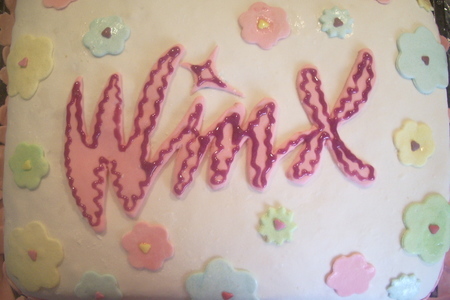 Праздничный детский торт"winx"с украшениями из мастики: шаг 4