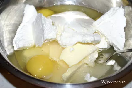 Творожные маффины с маринованными сливами: шаг 1
