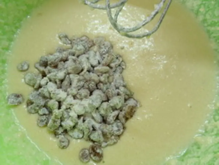 Творожные маффины с изюмом и яблочным пюре: шаг 4