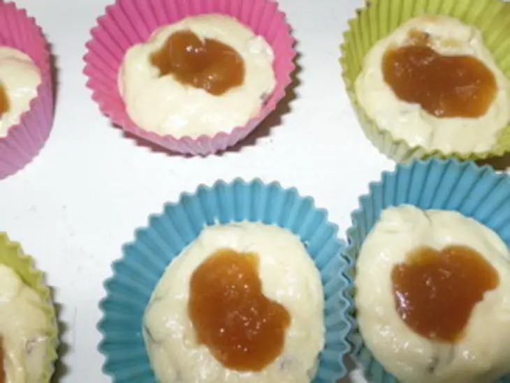 Творожные маффины с изюмом и яблочным пюре: шаг 6