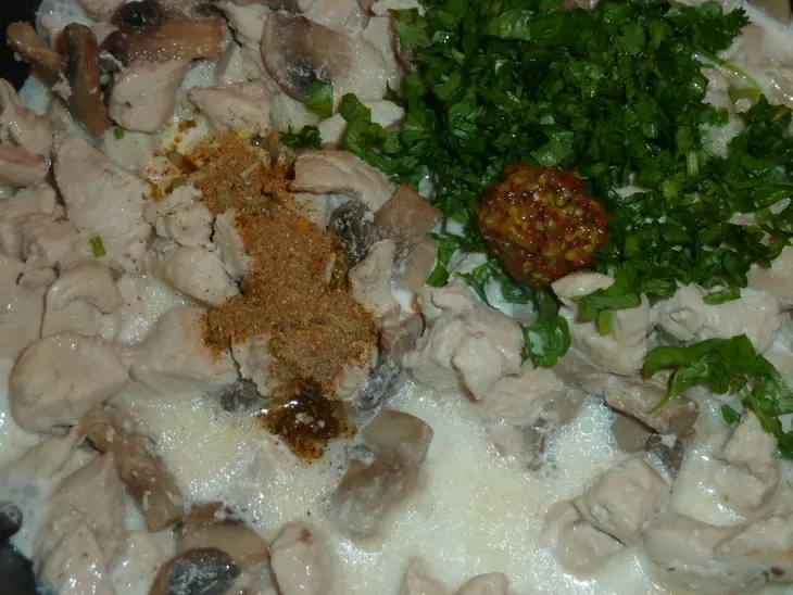 Фузилли с курицей и грибами в соусе с гарам масалой: шаг 4