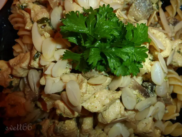 Фузилли с курицей и грибами в соусе с гарам масалой: шаг 6