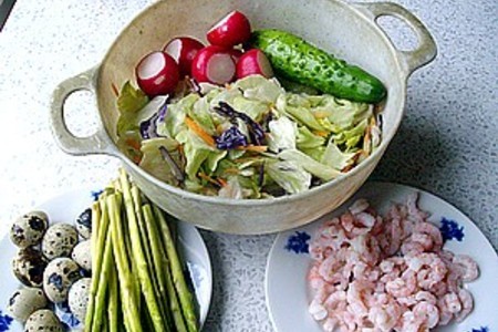 Легкий салат с креветками: шаг 1