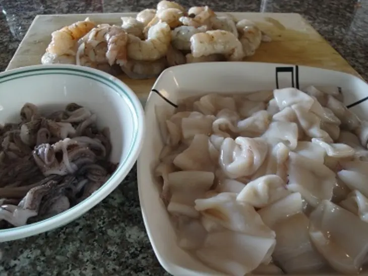 Кокосовый суп с креветками и кальмаром: шаг 6