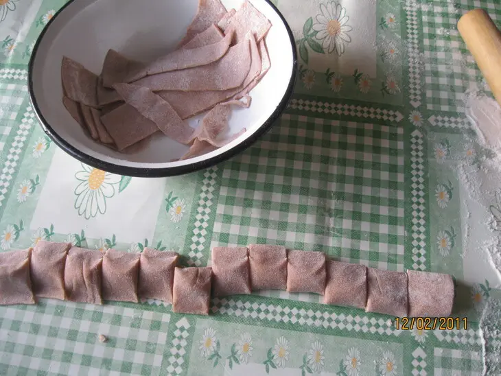 Шоколадные папарделле со сливочно-банановым соусом и маком: шаг 4