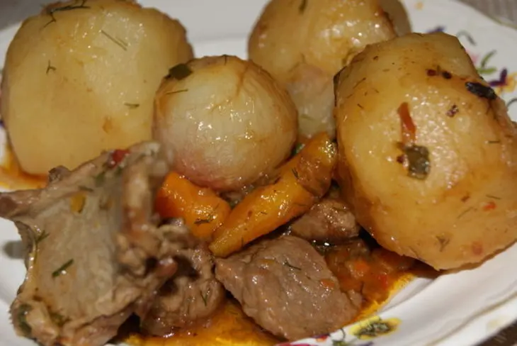 Баранина с овощами в казане: шаг 1