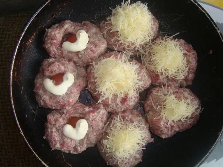 Тефтели с помидорами черри и сыром: шаг 2