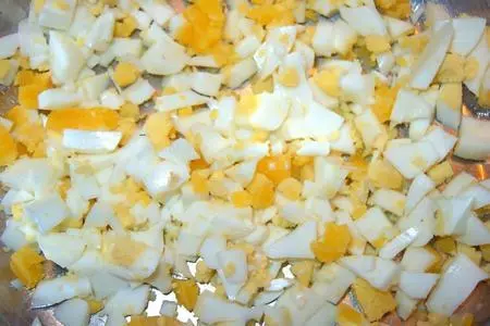 Салат из грибов муэр с яйцом.: шаг 7