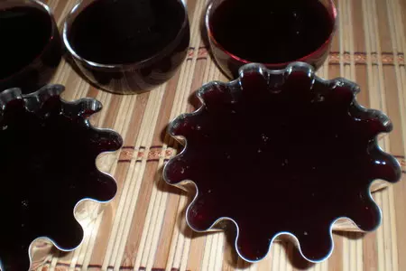 Желе из черной смородины или совсем не детский десерт.: шаг 5