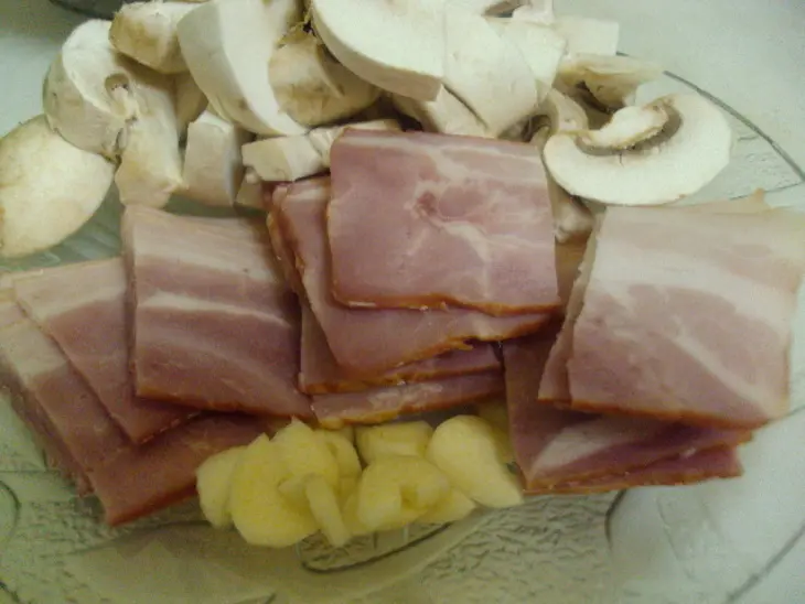 Мини тарт с беконом и грибами.: шаг 1