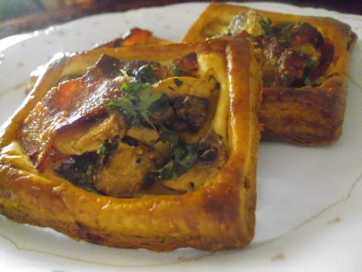 Мини тарт с беконом и грибами.: шаг 8