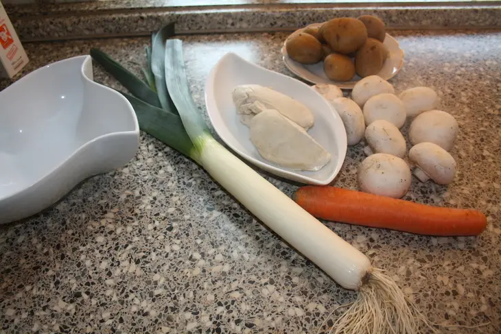 Слоёный салат с курицей.: шаг 1