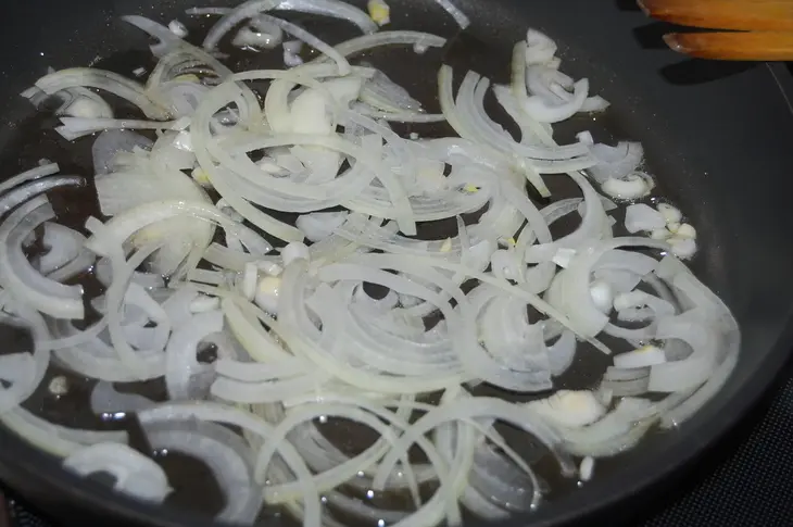 Паста с утиной ножкой, савойской капустой и белым вином: шаг 7