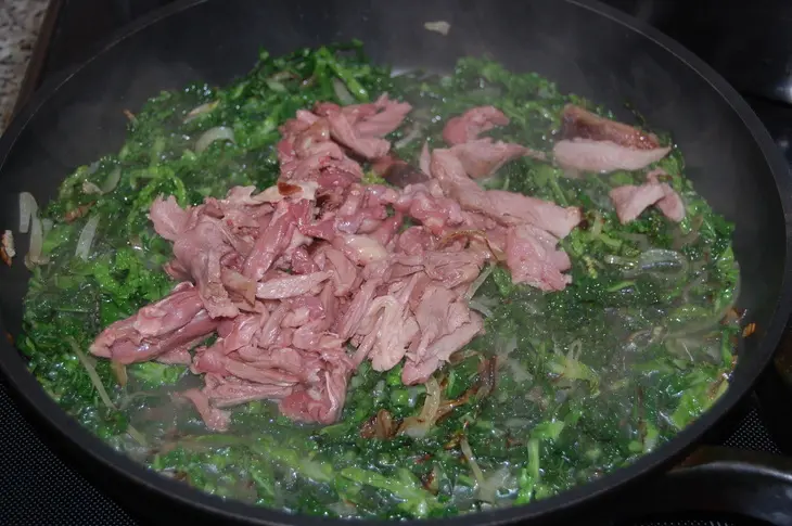Паста с утиной ножкой, савойской капустой и белым вином: шаг 9