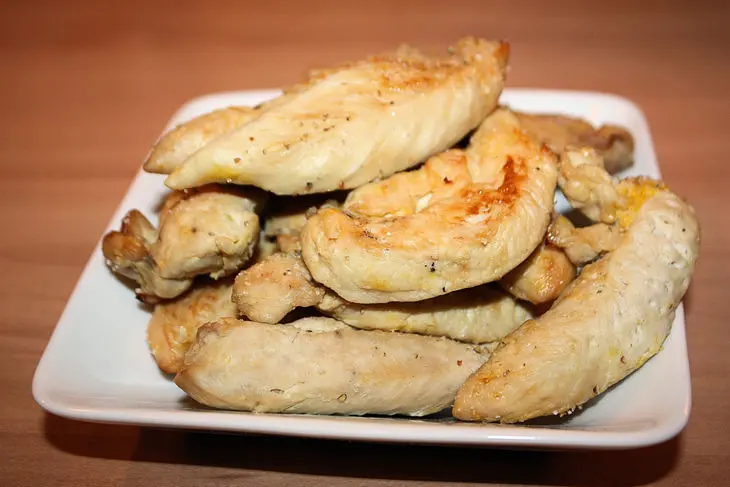 Салат с куриной грудкой, редисом и йогуртовой заправкой (без майонеза и масла): шаг 4