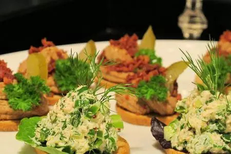 Канапе с печенью и беконом и канапе с мясом краба: шаг 5
