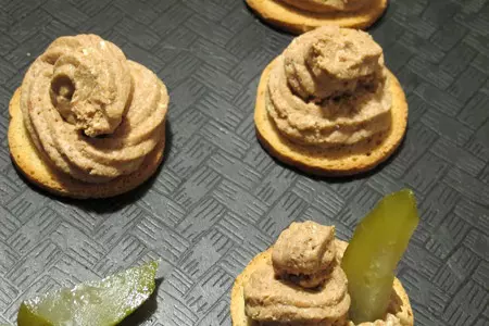 Канапе с печенью и беконом и канапе с мясом краба: шаг 8
