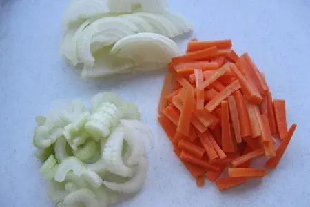 Мясное ассорти в горшочке: шаг 3
