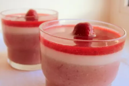 Десерт в стиле панна-котты с клубникой и кокосовым молоком: шаг 8