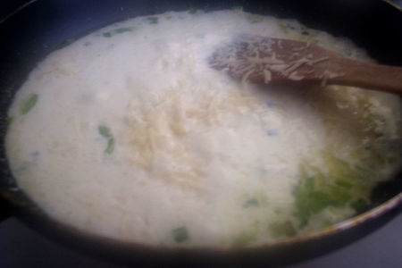 Спагетти с зелёным луком в сырном соусе: шаг 5